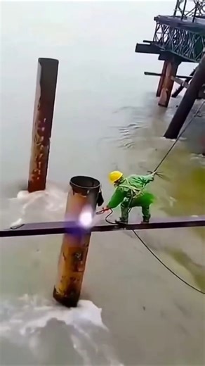 🌊 The Most Dangerous Job? Underwater Welders Get Fantastic Pay!