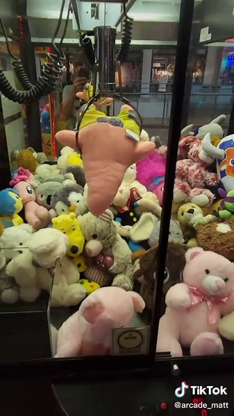 How I Won Patrick from a Claw Machine #clawmachine #patrickstar #spongebob #fyp #arcadegame #clawmachinewin #arcade