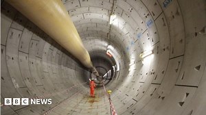 Crossrail unveils its first completed tunnel