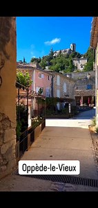 � Luberon, Provence, France. 𝓣𝓸𝓾𝓽 𝓵𝓮 𝓶𝓸𝓷𝓭𝓮 𝓹𝓪𝓻𝓵𝓮 𝓭𝓮𝓼 𝓶𝓮̂𝓶𝓮𝓼 𝓿𝓲𝓵𝓵𝓪𝓰𝓮𝓼 𝓭𝓾 𝓛𝓾𝓫𝓮𝓻𝓸𝓷… Mais ceux-ci sont bien plus beaux �� Gordes, Roussillon, Lourmarin, Oppède-le-Vieux… (et quelques pépites que peu de gens connaissent �) � Dis-moi en commentaire : quel village tu découvres pour la première fois ? � Sauvegarde ce Reel pour ton prochain voyage en Provence � Tague la personne avec qui tu veux y aller #luberon #suddelafrance #visitprovence #explorefrance #proven