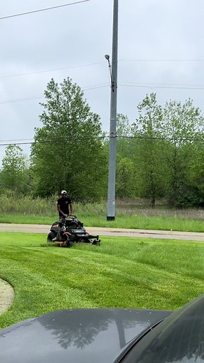 Maintaining Thick Grass with Scag V-Ride XL and Cheetah II | Lawn Care Tips