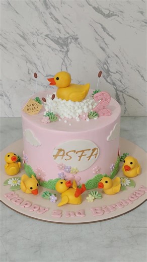 Delightful Yellow Duck Cake for a 2nd Birthday Celebration