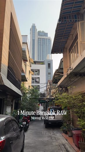 Marvin on Instagram: "1 Minute Bangkok RAW auf dem Weg zum Streetfood 🇹🇭 Montag 16:32 Uhr #asmr #food #reisen #bangkok"
