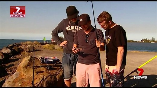An Irish tourist, who put a blue-ringed octopus on his arm for the camera, says he had no idea it could kill him. Speaking exclusively to 7NEWS, the 24-year-old has recalled the moment he realised just what he'd done. Story: 7news.link/G4oBV1 #7NEWS | 7NEWS Sydney