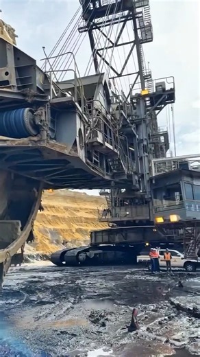 World’s Largest Land Machine