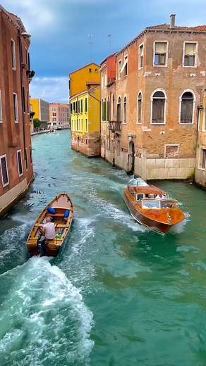 4.5K views · 880 reactions | #venice canals! Via @venicetravelers #venezia #veniceitaly #italia #europe #veneziagram #veneziaunica #travel #trip | Italy Best Places | Facebook