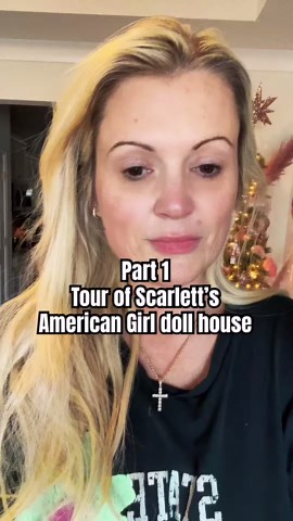 Scarlett and Tiania: american girl dollhouse tour, kitchen, bathroom, pool