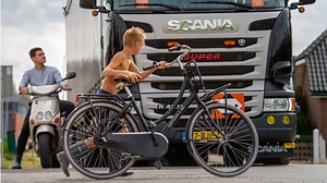 Gevaarlijk: de dode hoeken van een vrachtauto | ANWB