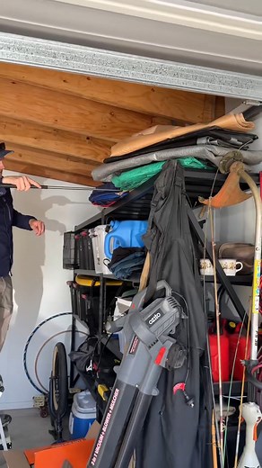 36K views · 366 reactions | HIGHLY VENOMOUS EASTERN BROWN SNAKE ON TOP OF 8FT SHELVING UNIT!!  Watch as a deadly Eastern Brown snake makes an unexpected appearance on top of a massive 8ft shelving unit! You won’t believe your eyes. ⚠️ #EasternBrownSnake #VenomousSnakes #SnakeAlert #WildlifeEncounters #DangerousCreatures #FYP #WildlifeVideo #SnakeLovers #ViralWildlife #ShortsViral | Wildlife With Stuart Mckenzie | Facebook