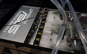 搭建世界最强双路系统 双路霄龙7601全核4.0G CineBench R15分数破万