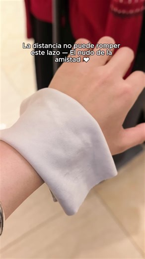 Save this if you’re looking for a best friend gift.#friendshipbracelet #bracelet #giftideas #friends #jewelry