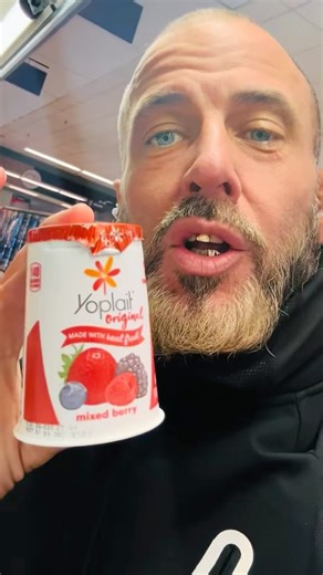 Don’t let “healthy” marketing play you. Most low-fat yogurt is just cold sugar pudding with a fruit sticker. Greek yogurt = real protein, real benefits. Control the sweetness yourself #GreekYogurt #GroceryStoreTips #ProteinHack #HealthySwap #NutritionMadeSimple | Eugene Gallagher