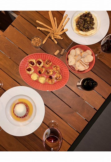 cooking with friends #cookingtiktok #cookingwithfriends #appetizer #fridaynight #cook