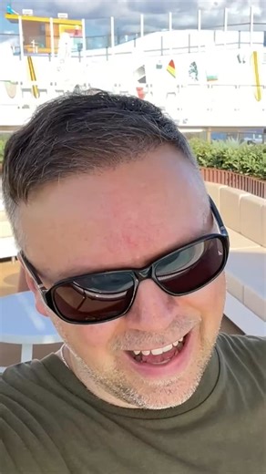 Overcrowded Adults-only Pool on Royal Caribbean Star of the Seas #cruise #cruiseship #cruiseline #cruising #royalcaribbean #travel #veryunofficialtravelguides | Very Unofficial Travel Guides