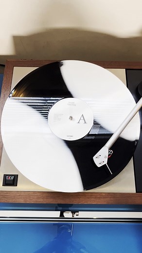 Vinyl on a Linn system just hits different. Effortless detail, beautiful design, and that unmistakable warmth — this is what hi-fi dreams are made of. Featuring: 🎵Linn Sondek LP12 🔊 Linn 150 Speakers 🎛️ Linn Selekt DSM ➿ QED XT40i #Linn #vinyl #hifi #PeterTyson #audiophile | Peter Tyson