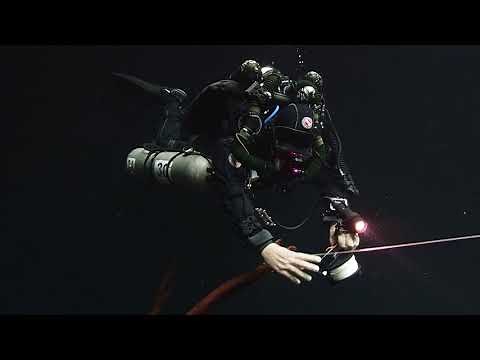 CCR Cave Diver skills - laying line