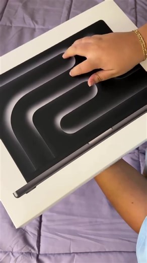 Lien en bio , stock vraiment limité quelques pièces disponibles, profitez en avant repture de stocks ! #m4 #macbookpro #ouverture #vendor #resell