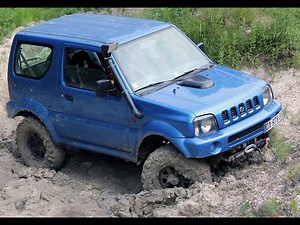 Suzuki Jimny dans un bourbier