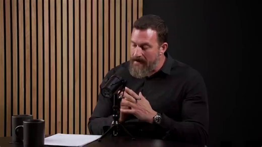 More people need to see this @hubermanlab moment.Look at Goggins' face when Huberman tells him that the "seat" of willpower and will to live (aMCC) grows by doing things you don't want to do...