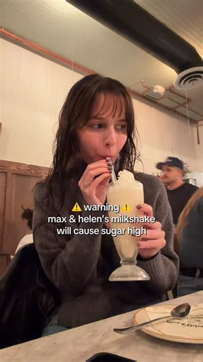 i felt like spongebob in that one scene 🤎 @maxandhelens #maxandhelens #losangeles #losangelesfood #food #diner #tastetest | Morgan Schmitz