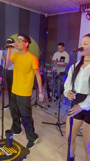 El Fronteo on Instagram: "Ferneeeeet con cocaaaaaa papaaa!!! 😎 #parati #cuarteto #show #showenvivo #baile #córdoba"