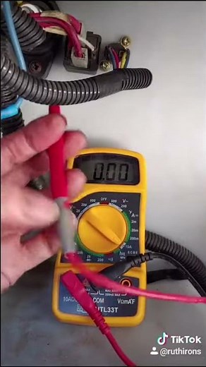Using voltmeter as jumper wire