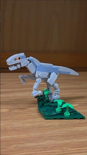 I Built BLUE The VELOCIRAPTOR Out Of LEGO!!! #lego ##jurassicworld #blue #dino #legojurassocworld