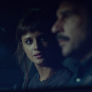 271K views · 461 reactions | In 18 Regali (18 Presents) laat een zwangere moeder met terminale kanker achttien cadeaus achter voor haar ongeboren dochter, zodat zij ieder jaar een sentimenteel cadeau kan openen. Maar volwassen worden met één ouder is niet altijd even makkelijk voor Anna. De film is gebaseerd op een waargebeurd verhaal en is een behoorlijke tranentrekker. Maar da’s oke.  | Netflix | Facebook