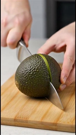 How to Remove an Avocado Pit with One Smooth Knife Motion #Shorts