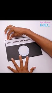 ¡Aprender las fases de la Luna ahora es facilísimo! Incluso puede ser un recurso para pegar en el cuaderno.✍️Materiales ✅Cartulina negra✅Tajalengua ✅Cauchito de cabello✅Plantillas descargables ⬇️📝El tutorial completo lo encuentras en mi canal de YouTube aprende con Nanix. Que te agradecería me siguieras.🚨Dale like si te ha gustado.¡Gracias! 🫶 Los quiero mucho. ¡Un abrazo! 🫂 | Aprende con Nanix