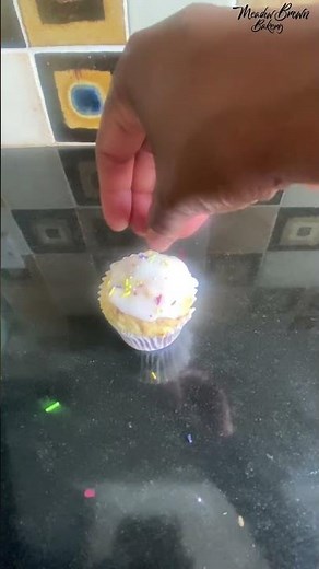 Easy cupcake decorating ideas without piping bag : How to frost cupcakes with a spoon : Water icing