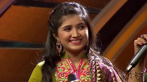 1.4M views · 18K reactions | ‪Kal raat ka nasha Ab tak hai ‬ ‪When this little doll #Ishita sang sooo beautifully I couldn’t stop myself to join her.. watch more tonight 9pm #SaReGaMaPa ZEE TV #MusicSeBaneHum 90’s ki masti abhi baaki hai ...‬ | The Richa Sharma | Facebook