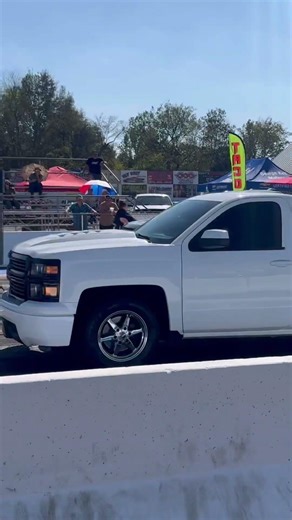 Ford VS Chevy Drag Race At The Tailgate Throwdown. Newport Raceway @burge5