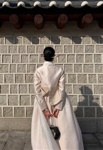 Princess at her palace | outfit