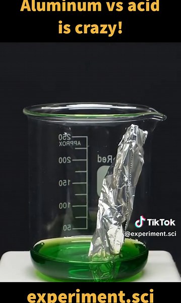 Aluminum vs acid is crazy! #fyp #learnontiktok #trending #viral #chemistry #science #laboratory #ufo