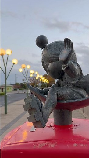 We thoroughly explored Mizuki Shigeru Road in two stages, one during the day and one at night!