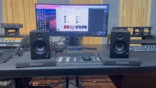 presonus eris3.5开箱 看看这个桌面小钢炮