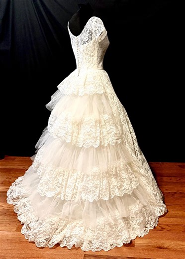 Vintage 50s Wedding Dress, Cupcake Tiered Lace, Soft White, Unusual Trim, Approximate Size 4, Tall, Brynne - Etsy