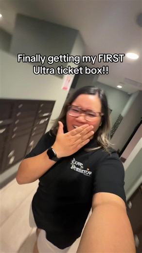 Anyone else underwhelmed by the @Ultra Music Festival ticket unboxing this year? Guess I'm just spoiled with EDC and Tomorrowland... 😐😐😐 #ultra #umf #ultramusicfestival #miami #rave