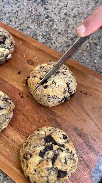 Loaded Oreo cookies made at home