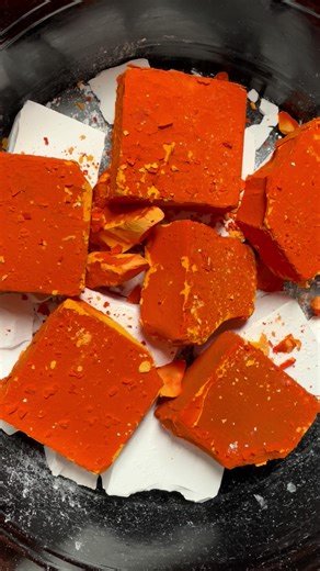 Dusty yellow dyed & plain jane Climbers chalk. #asmr #gymchalk #gymchalkasmr #fypシ #viral