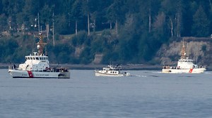 Search suspended in floatplane crash