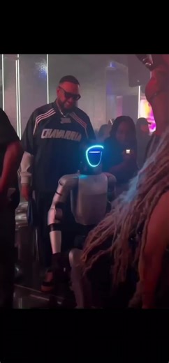 Shenseea dancing with a robot in Lagos last night #shenseea #dancing #dancerobot #nightclub #jamaicantiktok🇯🇲viral