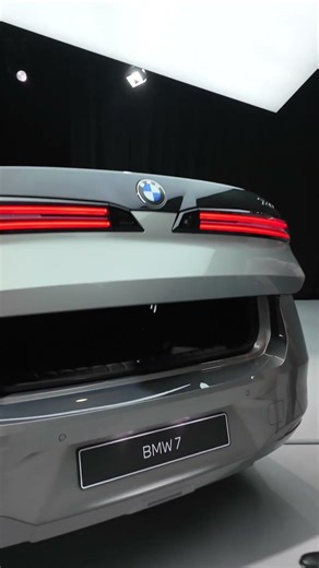 💡New rear design and ski hatch of the new BMW 7 Series facelift!