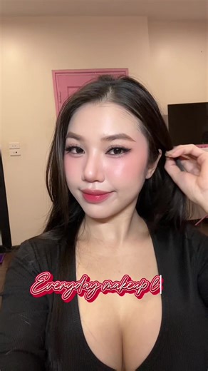 My everyday makeup look Chin nhỗi vì k lồng tiếng hay viết phụ đề. Mà tôi bít các ông cũng nhìn đi chỗ khác nên là thôi. Xem tạm nhé :)) #makeup #everydaymakeup #xuhuong #getreadywithme