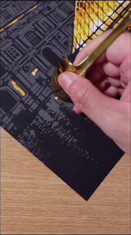 Scratch the Gray Lines! Satisfying ASMR