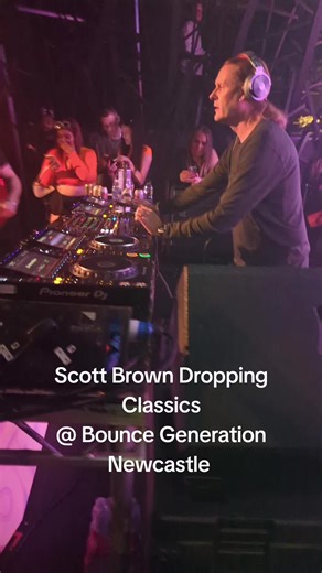 I had the pleasure of looking after the artists at last night's Bounce Generation. Got to meet one of my all time DJ idols, and he didn't disappoint pulling out classics from his mighty production back catalogue. #scottbrown #evolutionrecords #bouncytechno #bouncegeneration #hardcoredj
