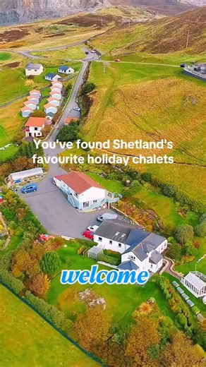Tick Shetland off your bucket list — and wake up with Scalloway Castle in your window. 🏰✨ Stay at Easterhoull Chalets, where every morning starts with sea air, coastal views, and a garden bursting with colour right on your doorstep. Rated a 4-star attraction by Visit Scotland, Sarah Kay’s hillside garden is a peaceful retreat you can wander anytime during your stay. What makes it special? 🌿 A private hillside garden filled with Shetland blooms and seasonal beauty 🌊 Breathtaking views over Sca