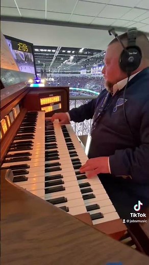 HERE COMES THE KING (Budweiser) played 🎹 by Jeremy Boyer