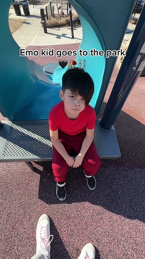 Hit like right now! For emo. #emokid #comedy #filipinocomedy #brothers #brothercomedy